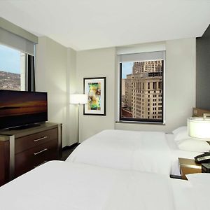 Queen Suite Two Queen Beds
